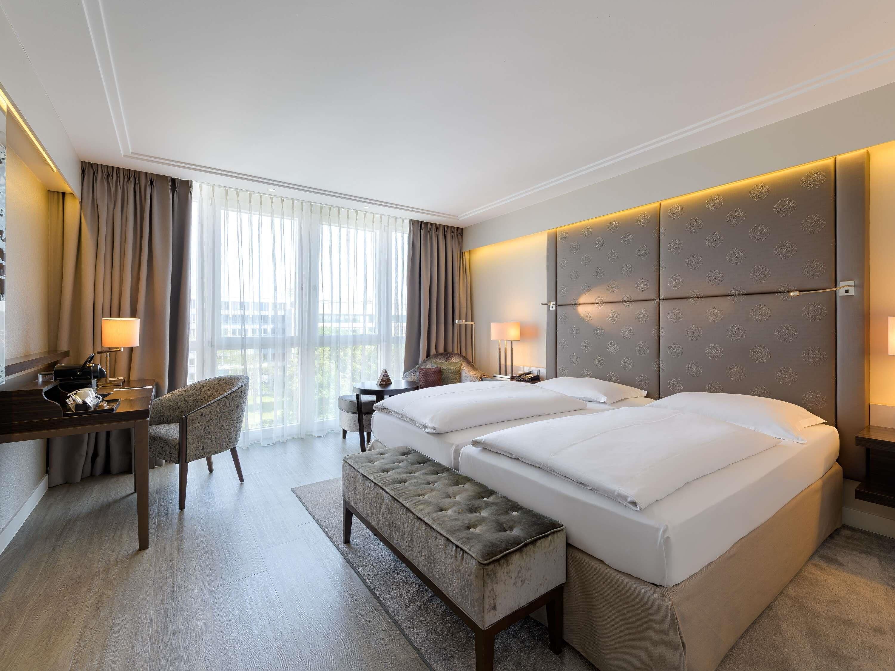 Kamar Superior, 1 Tempat Tidur Queen (Premium) | Seprai antialergi, minibar, brankas, dan didekorasi berbeda-beda