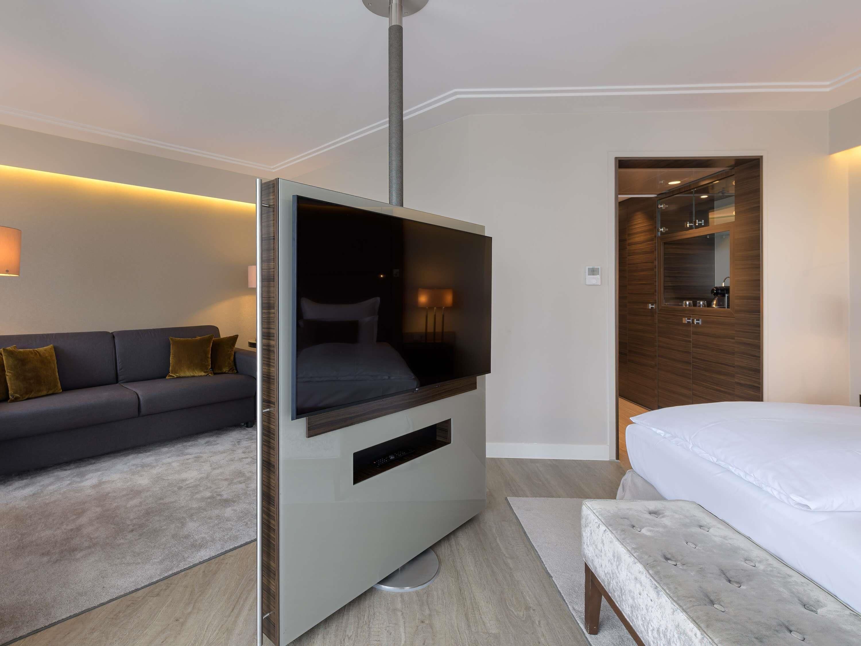 Junior Suite, 1 Double Bed | Hypo-allergenic bedding, minibar, in-room safe, individually decorated