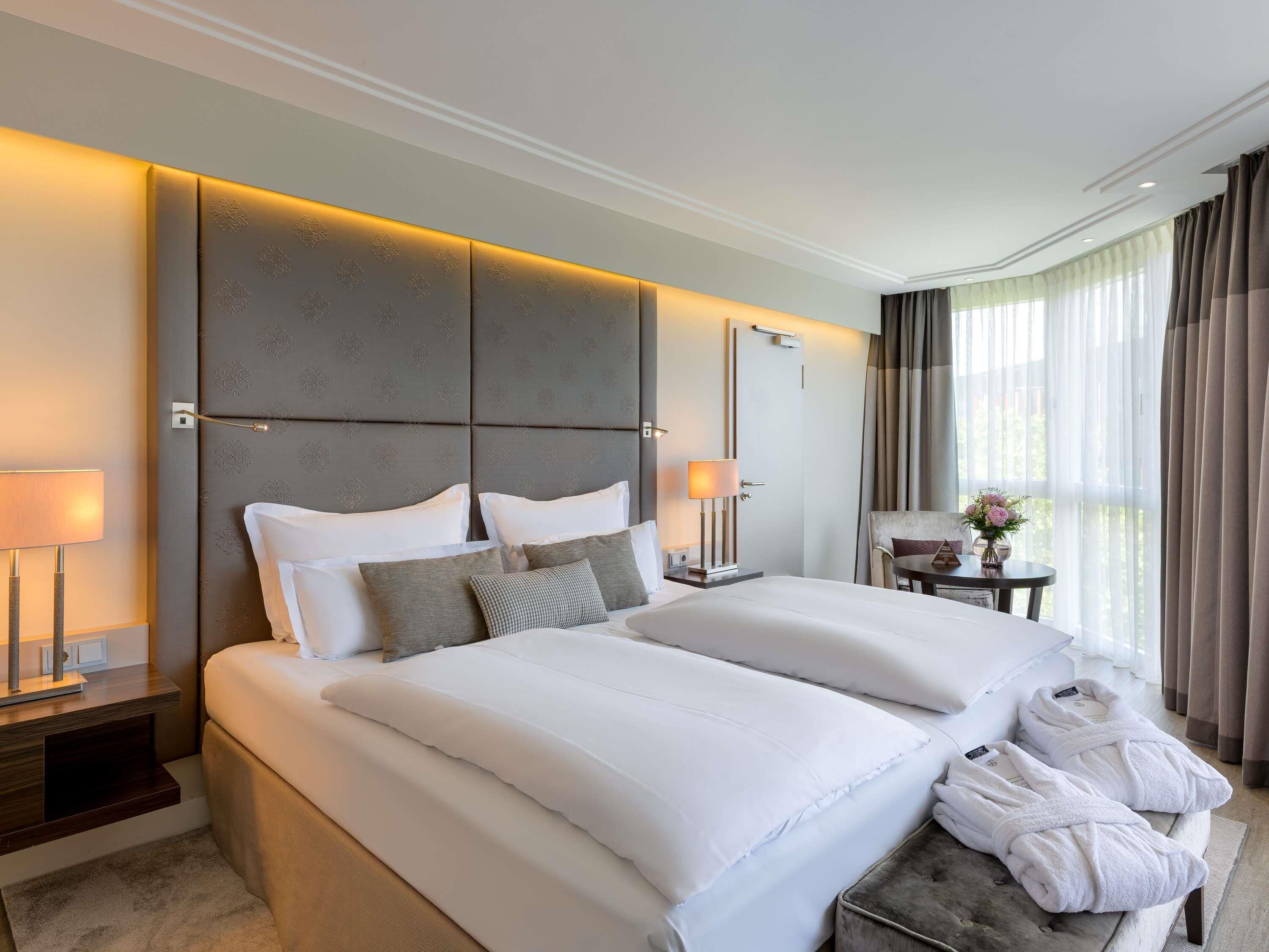 Ropa de cama hipoalergénica y minibar 