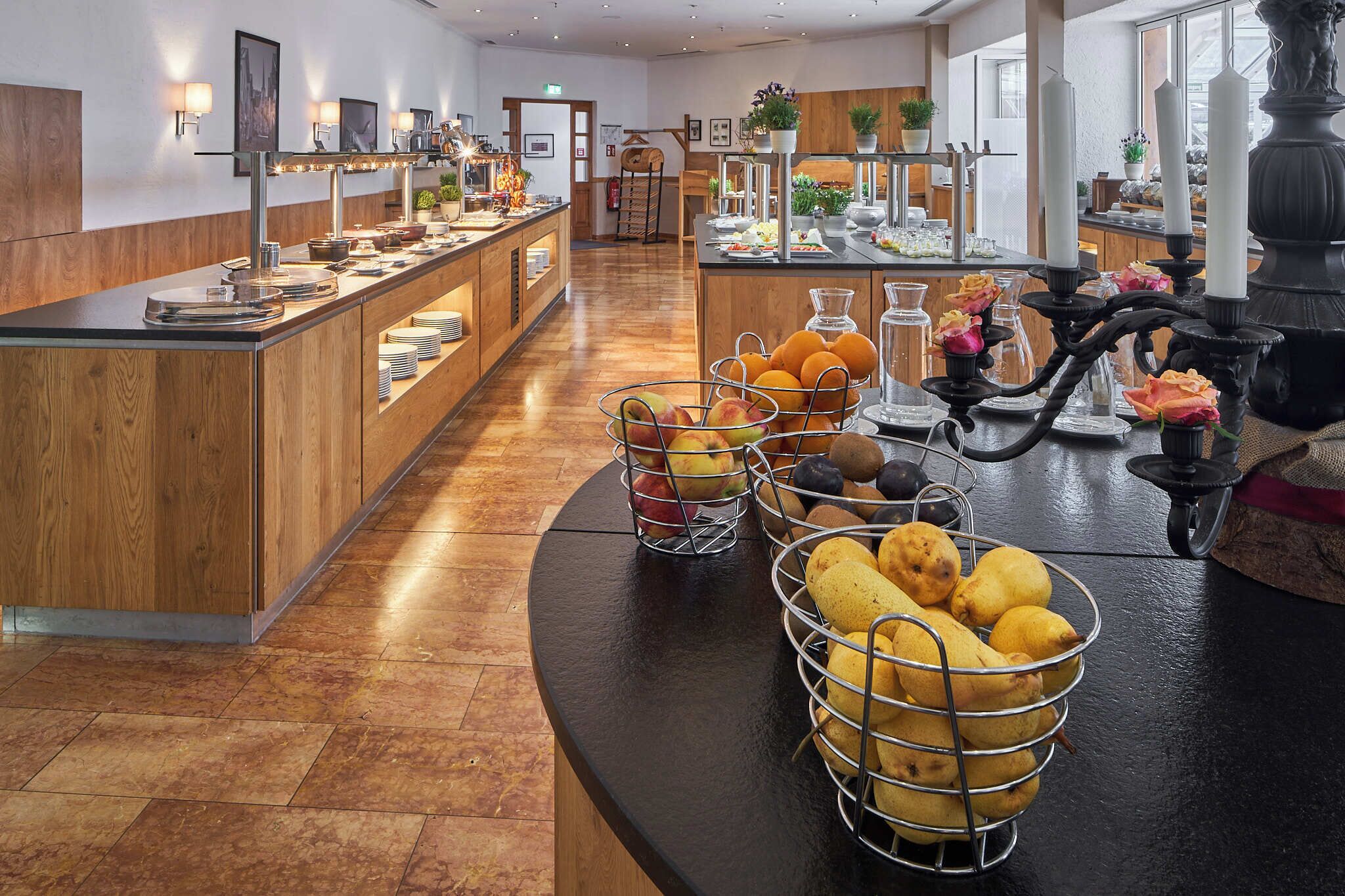 Café da manhã com buffet grátis todos os dias