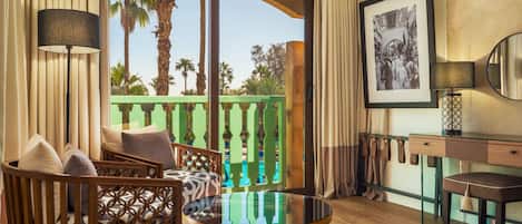 Premium Room, 1 King Bed | Hypo-allergenic bedding, minibar, in-room safe, desk