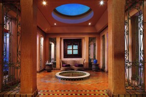 双人护理室、湿蒸房、土耳其浴、身体护理、热石按摩、深层组织按摩