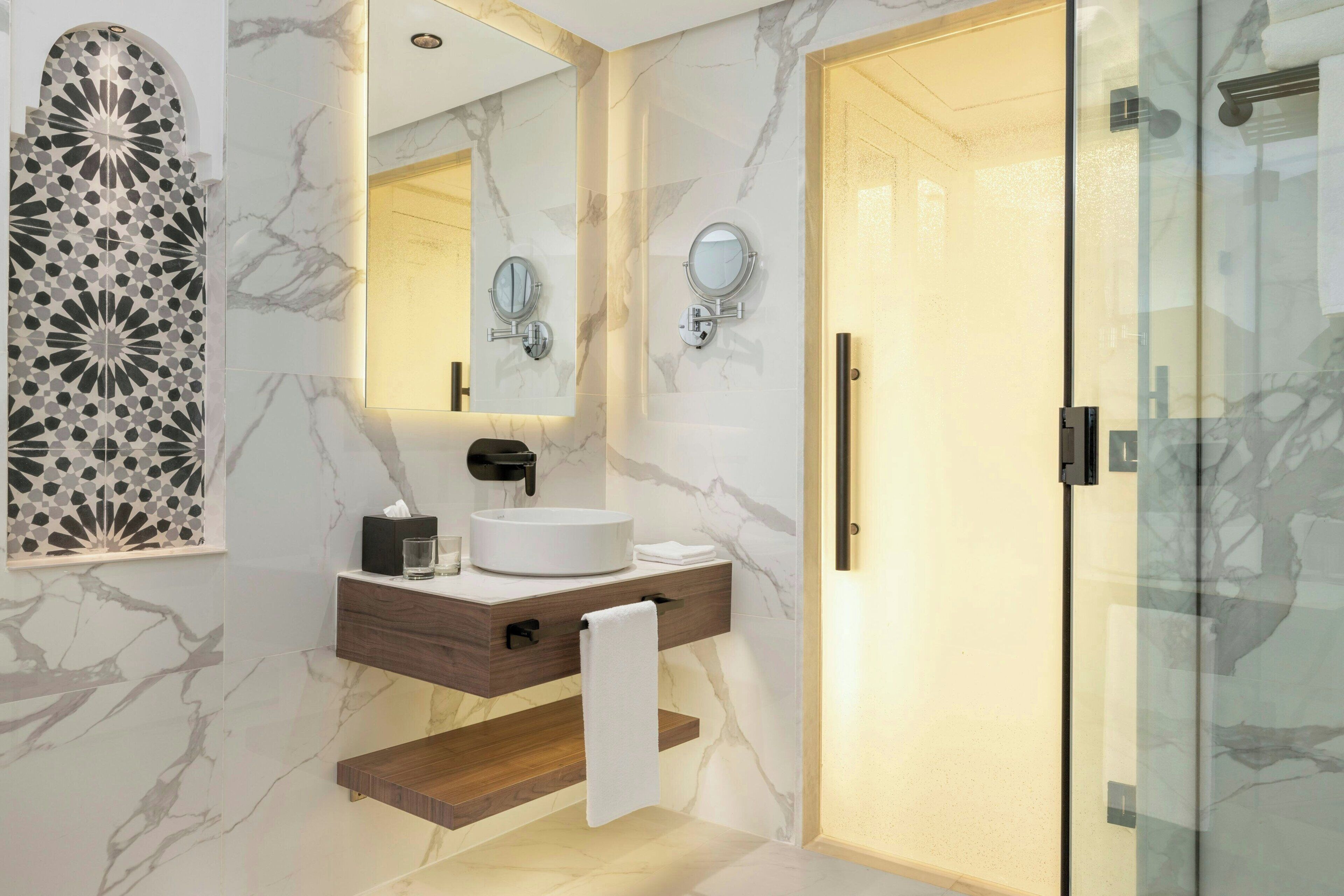 combined shower/bathtub, spring water bathtub, eco-friendly toiletries