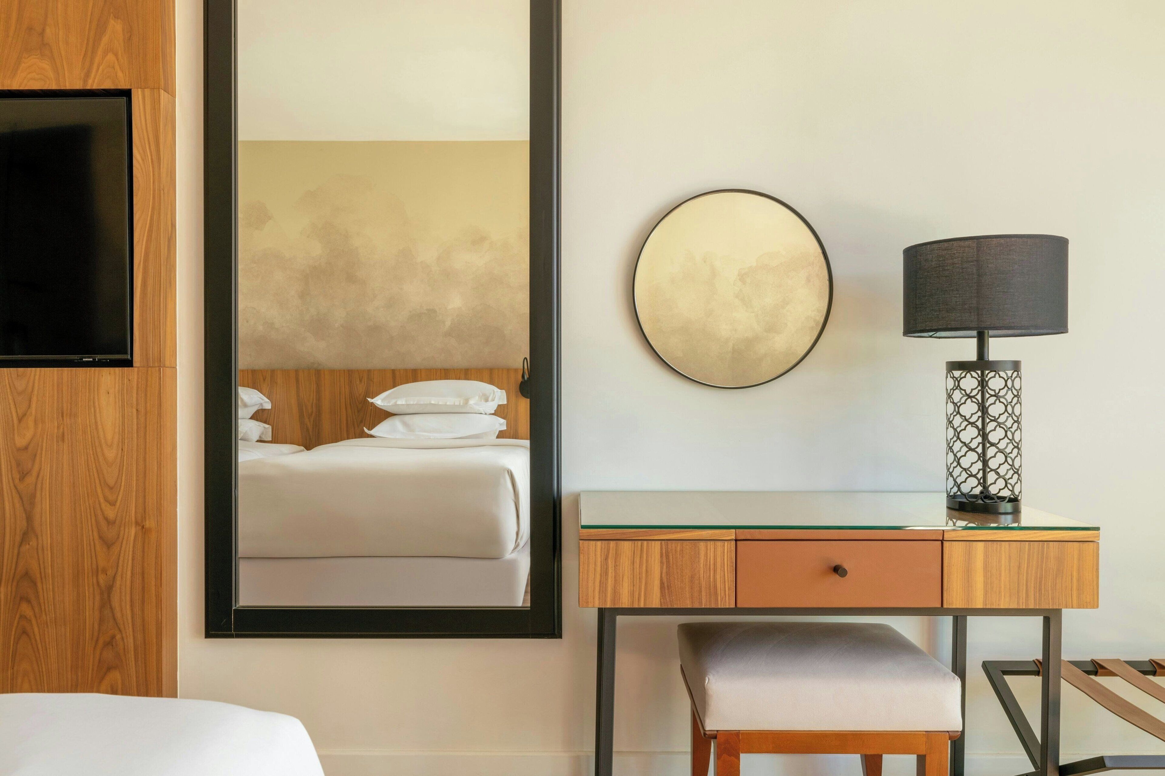 防过敏的被褥、迷你吧、客房内保险箱、办公桌