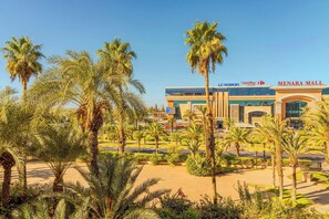 Hypo-allergenic bedding, minibar, in-room safe, desk - Le Meridien N'fis (Marrakech)