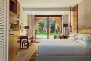 Ropa de cama hipoalergénica, minibar, caja fuerte y escritorio