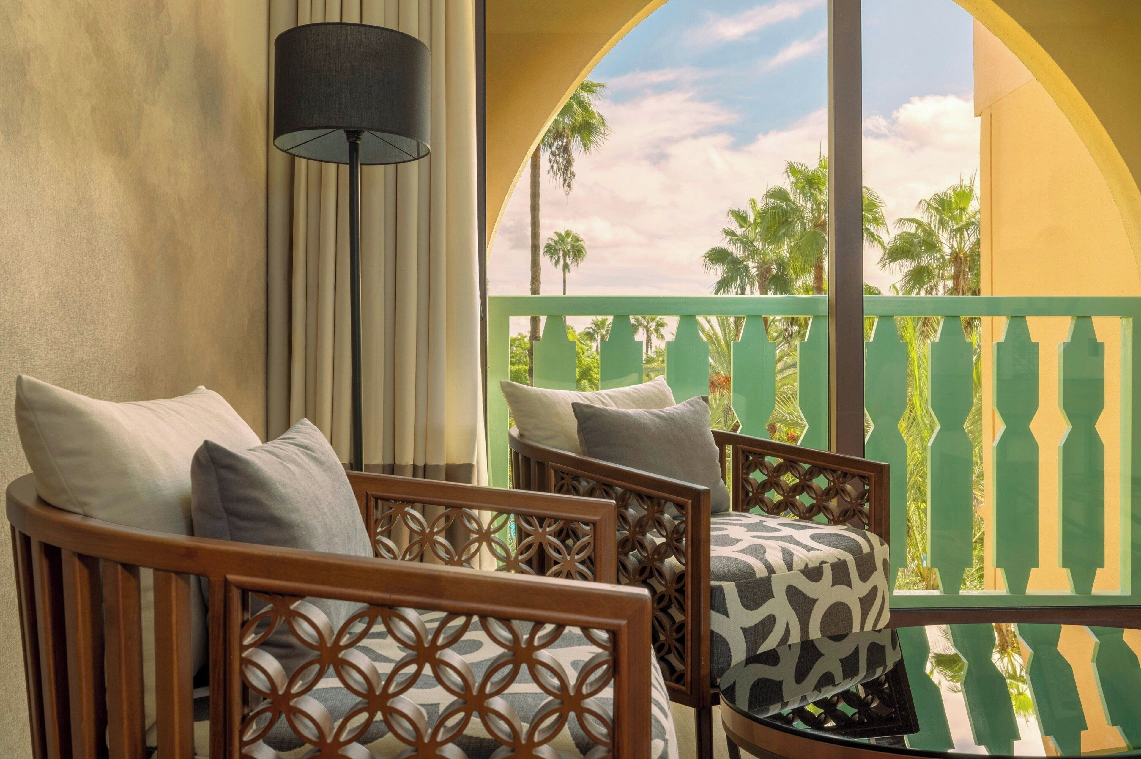 Allergitestade sängkläder, minibar och värdeförvaringsskåp på rummet