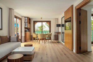 스위트, 침실 1개 | 거실 | 케이블 채널 시청이 가능한 32인치 플라스마 TV, TV