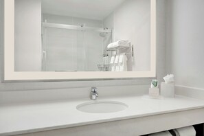 Free toiletries, hair dryer, towels - Fairfield Inn & Suites Chicago Downtown / Magnificent Mile (Chicago)