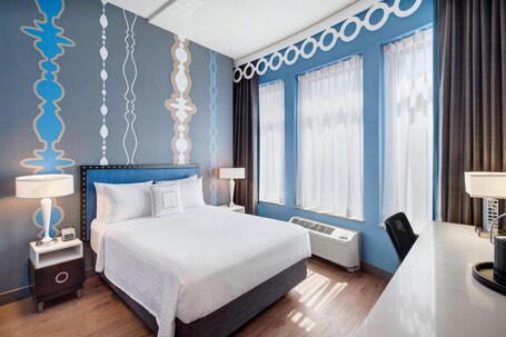 Fairfield Inn Suites Chicago Downtown Magnificent Mile - Image 6