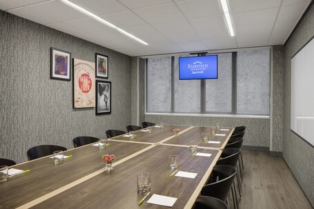 Fairfield Inn Suites Chicago Downtown Magnificent Mile - Image 15