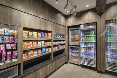 Fairfield Inn Suites Chicago Downtown Magnificent Mile - Image 12
