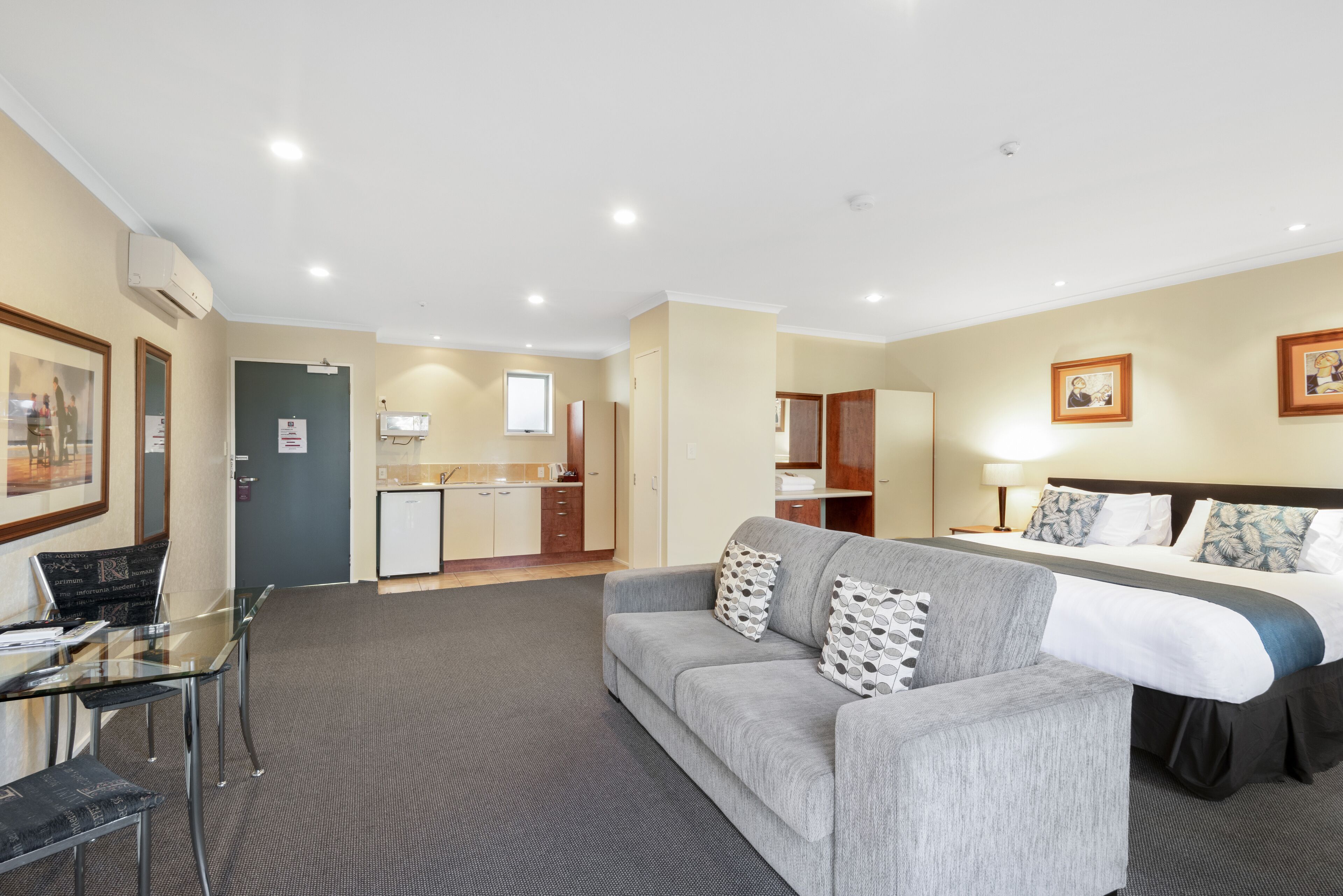 Photo - Aristotles North Shore