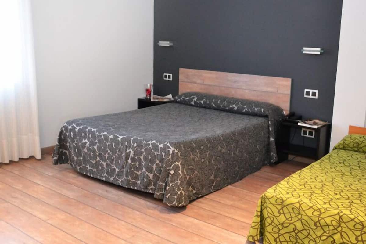 Habitación triple | Escritorio y wifi gratis