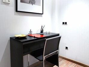 Desk, free WiFi - Rey Don Sancho (Zamora)