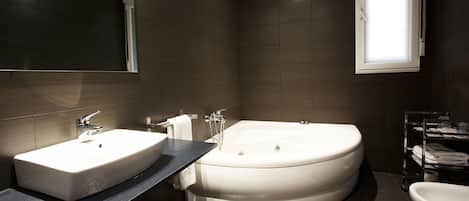 Suite | Bathroom