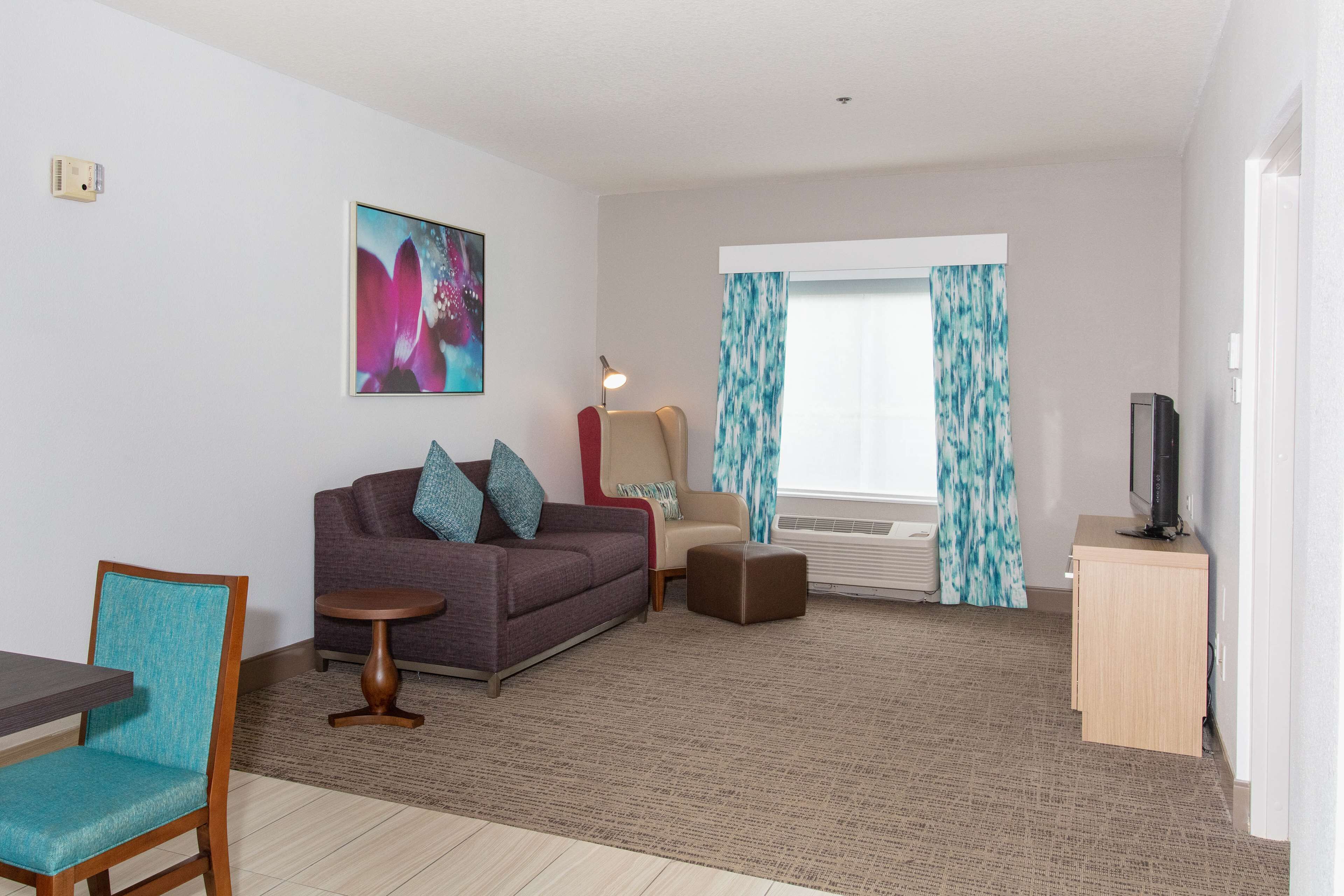 32-inch lcd tv with cable channels, tv, video game console