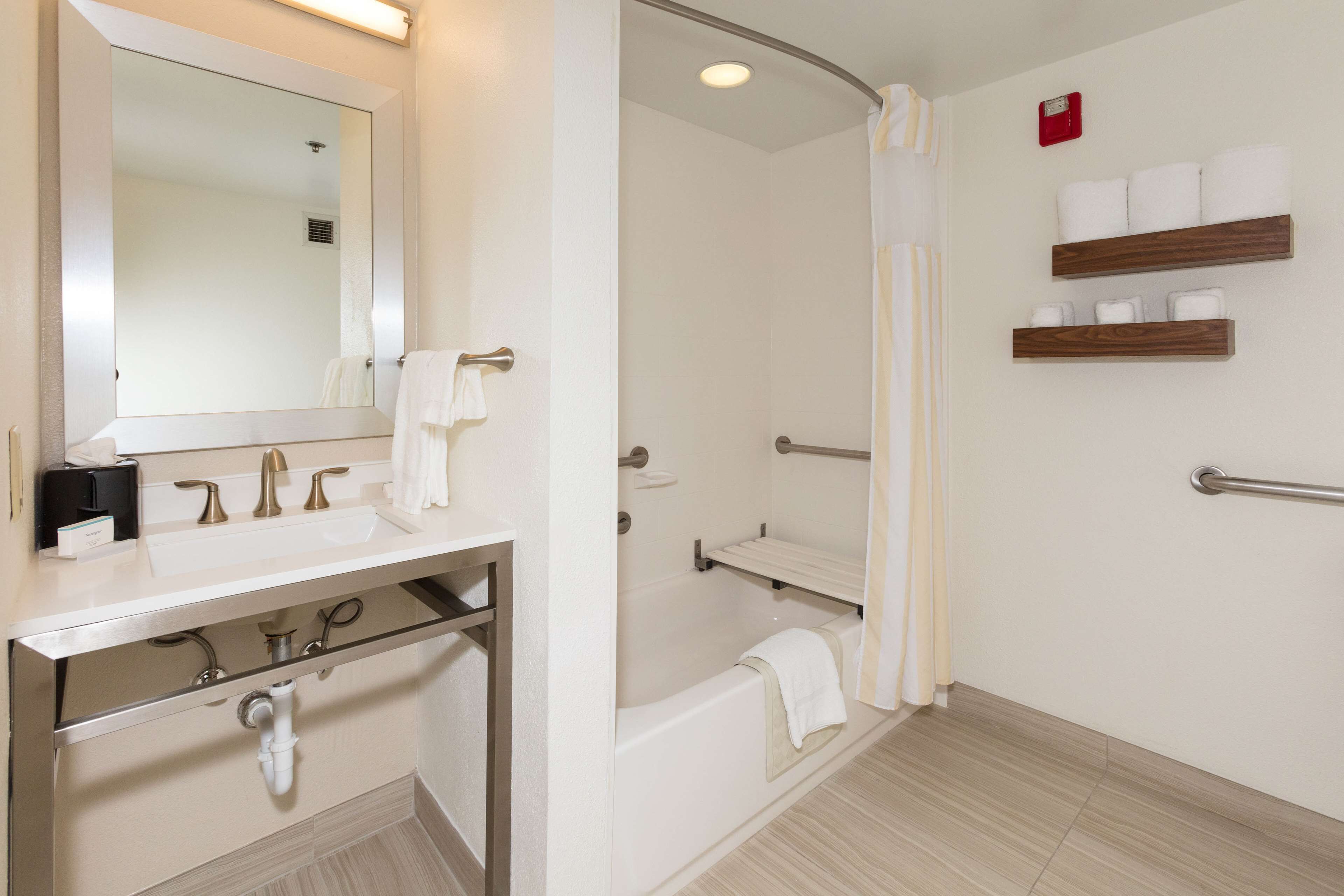 combined shower/bathtub, free toiletries, hair dryer, towels