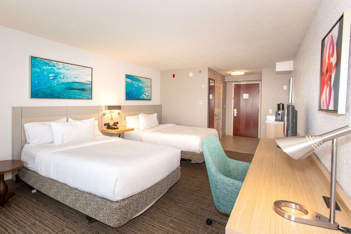 select comfort beds, in-room safe, desk, blackout curtains