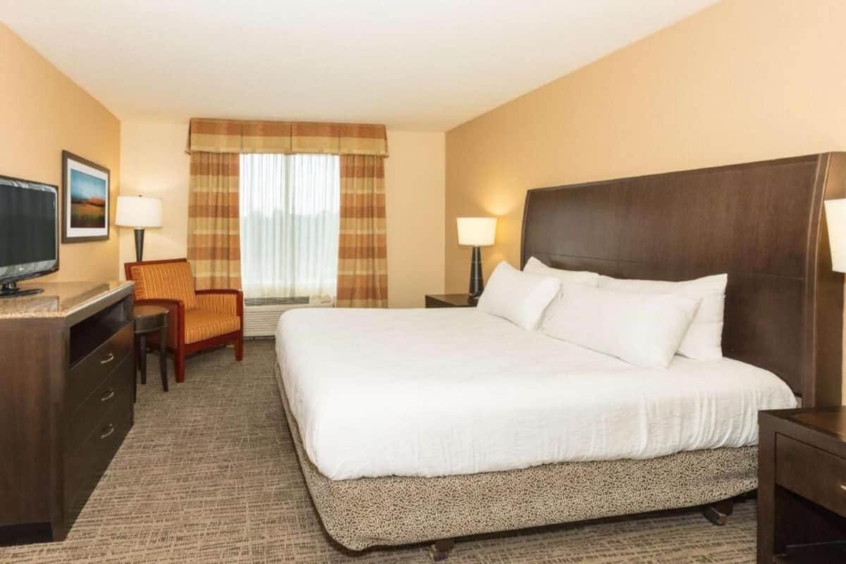 Select Comfort beds, in-room safe, desk, blackout drapes