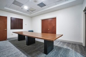 Suite de 1 dormitorio, 1 cama de matrimonio grande | Camas Select Comfort, caja de seguridad en la habitación y escritorio 