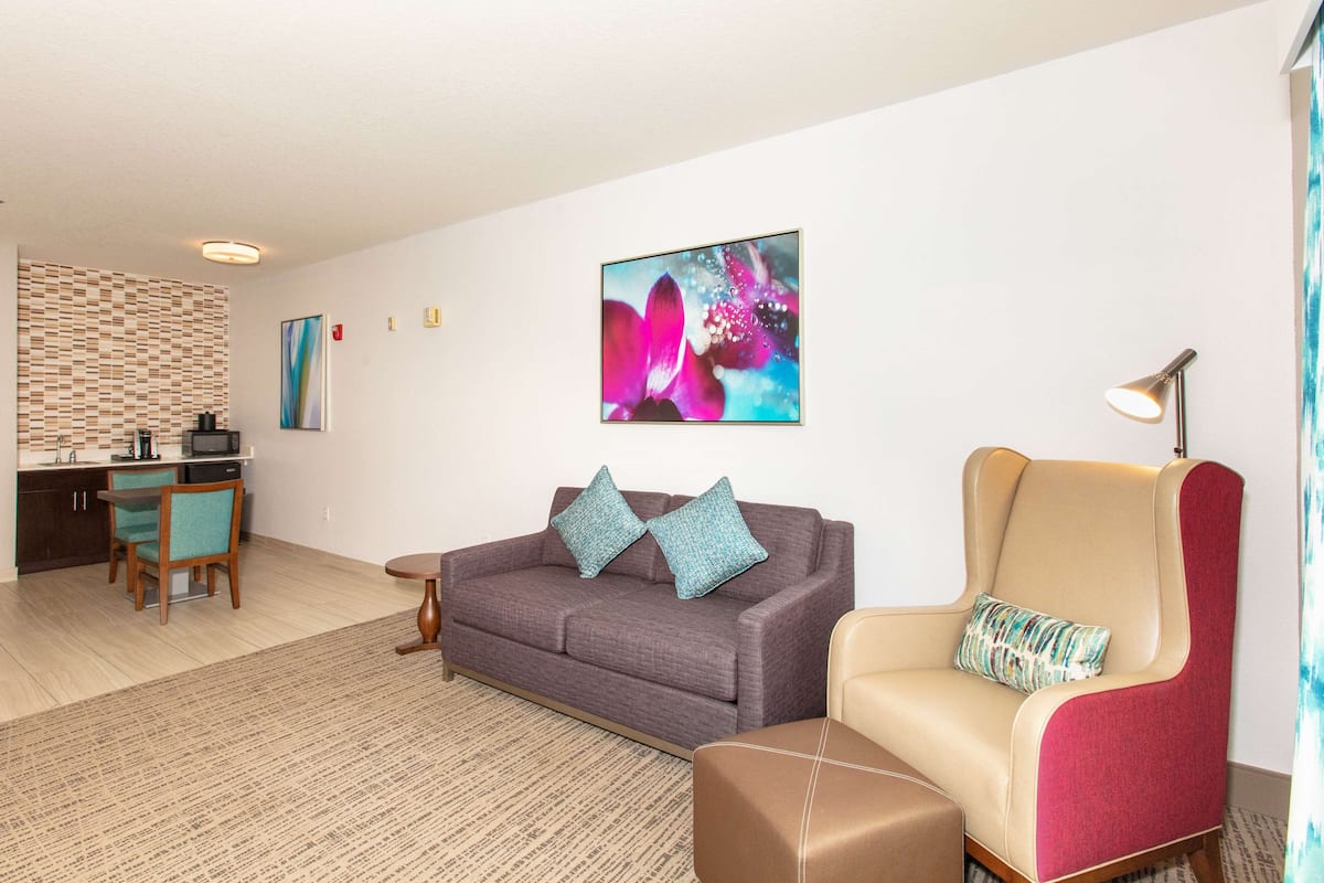 32-inch lcd tv with cable channels, tv, video game console