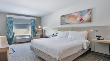 Select Comfort-bedden, een kluis op de kamer, een bureau