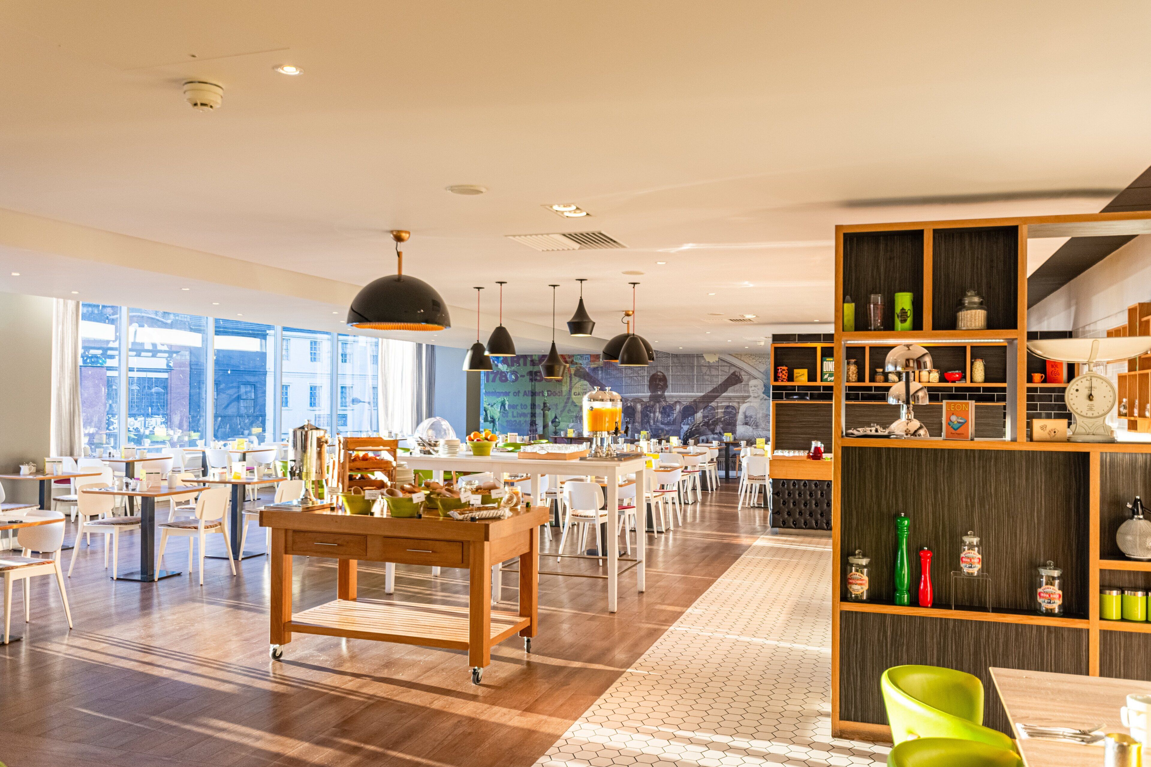 breakfast, lunch, dinner served; british cuisine