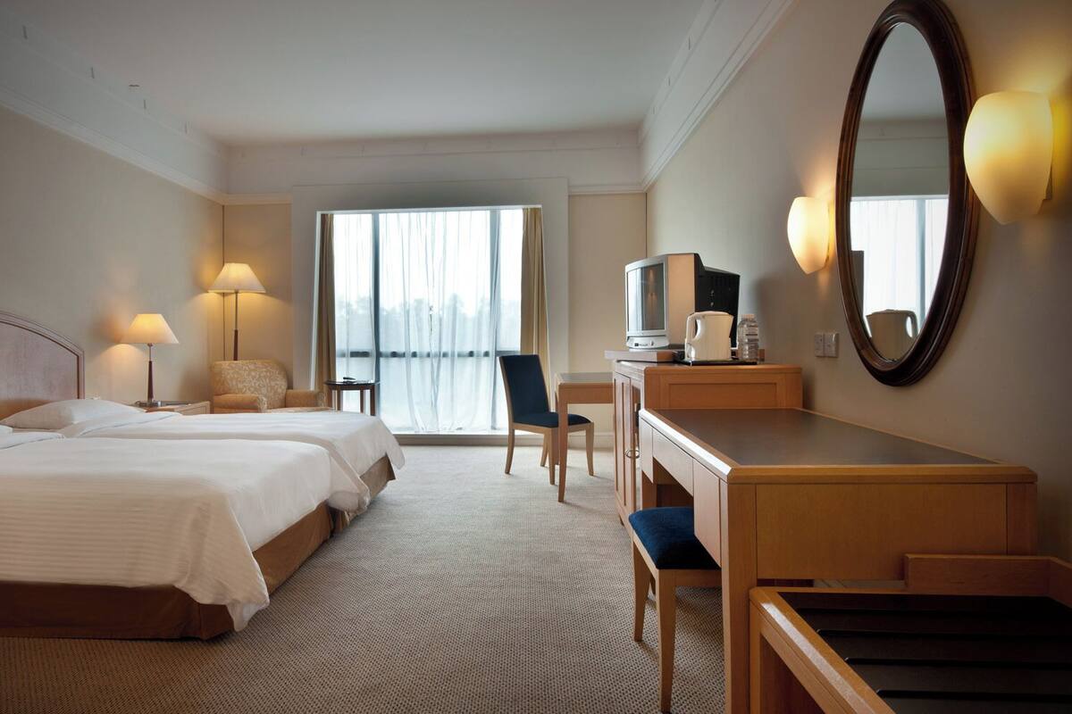 Minibar, in-room safe, desk, iron/ironing board