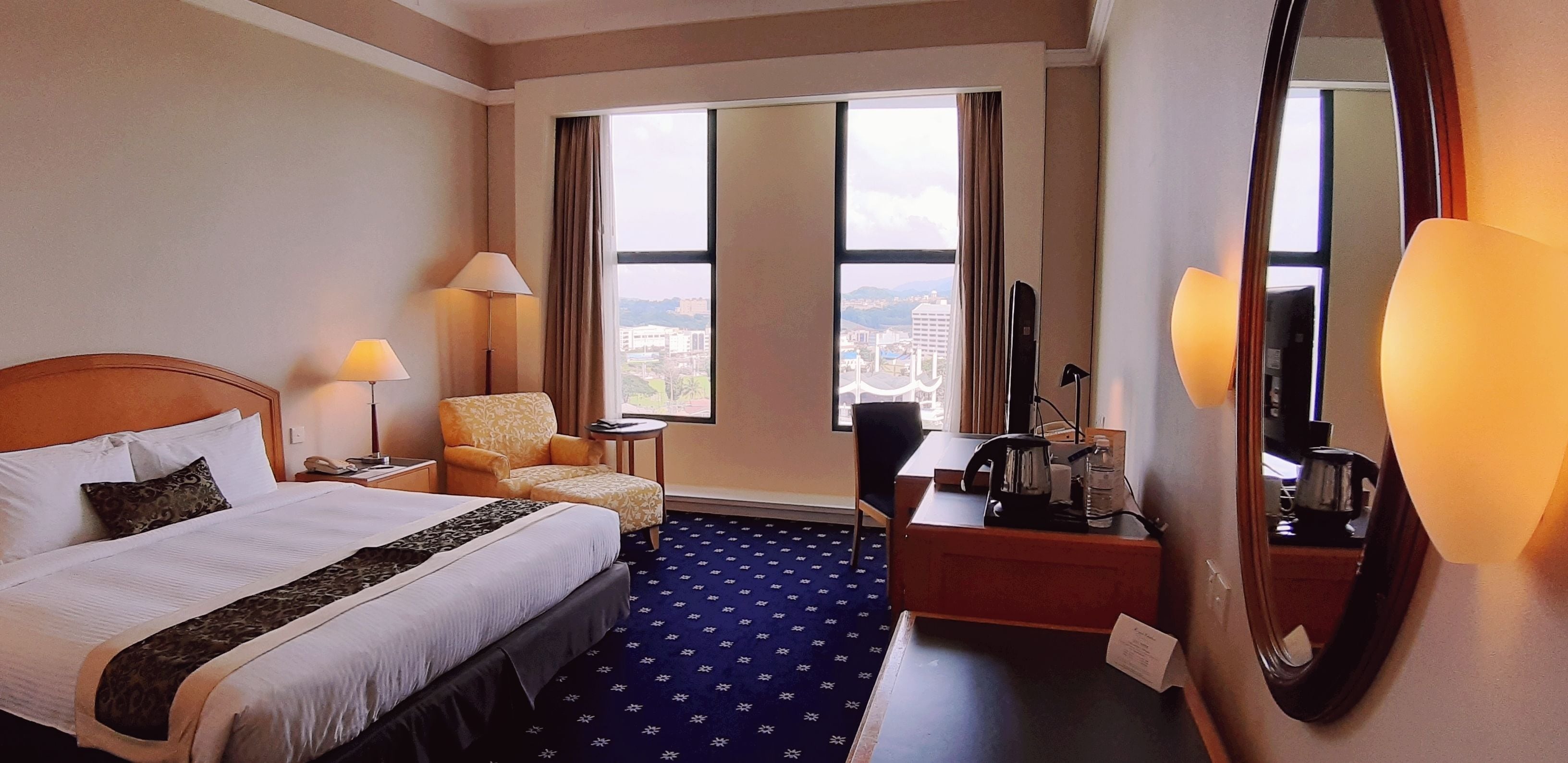 Minibar, in-room safe, desk, iron/ironing board