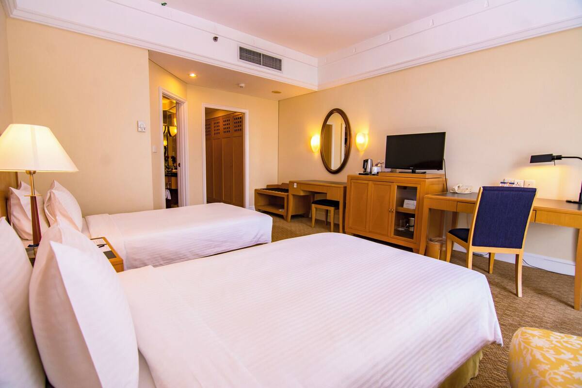 Minibar, in-room safe, desk, iron/ironing board
