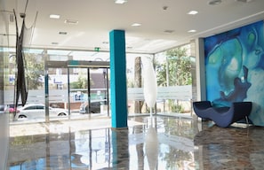 Lobby lounge