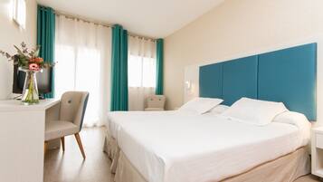 Coffres-forts dans les chambres, bureau, Wi-Fi gratuit, draps fournis