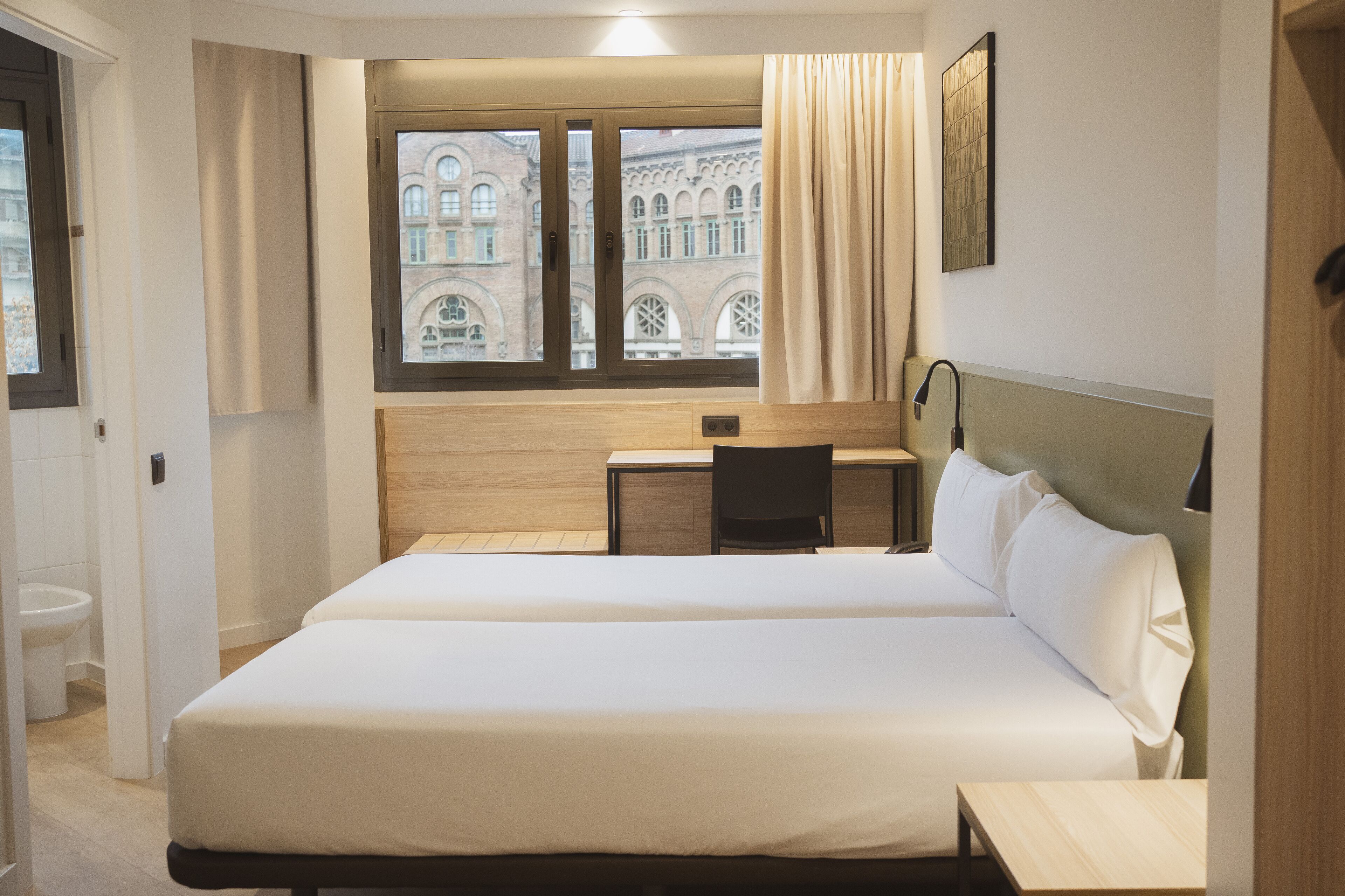 Bureau, Wi-Fi gratuit, draps fournis