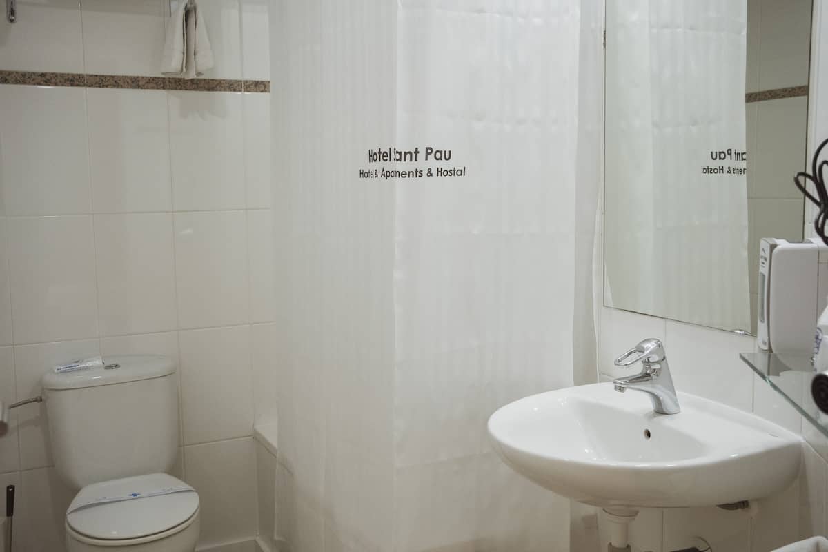 Salle de bain | Ensemble douche/baignoire, articles de toilette gratuits, sèche-cheveux