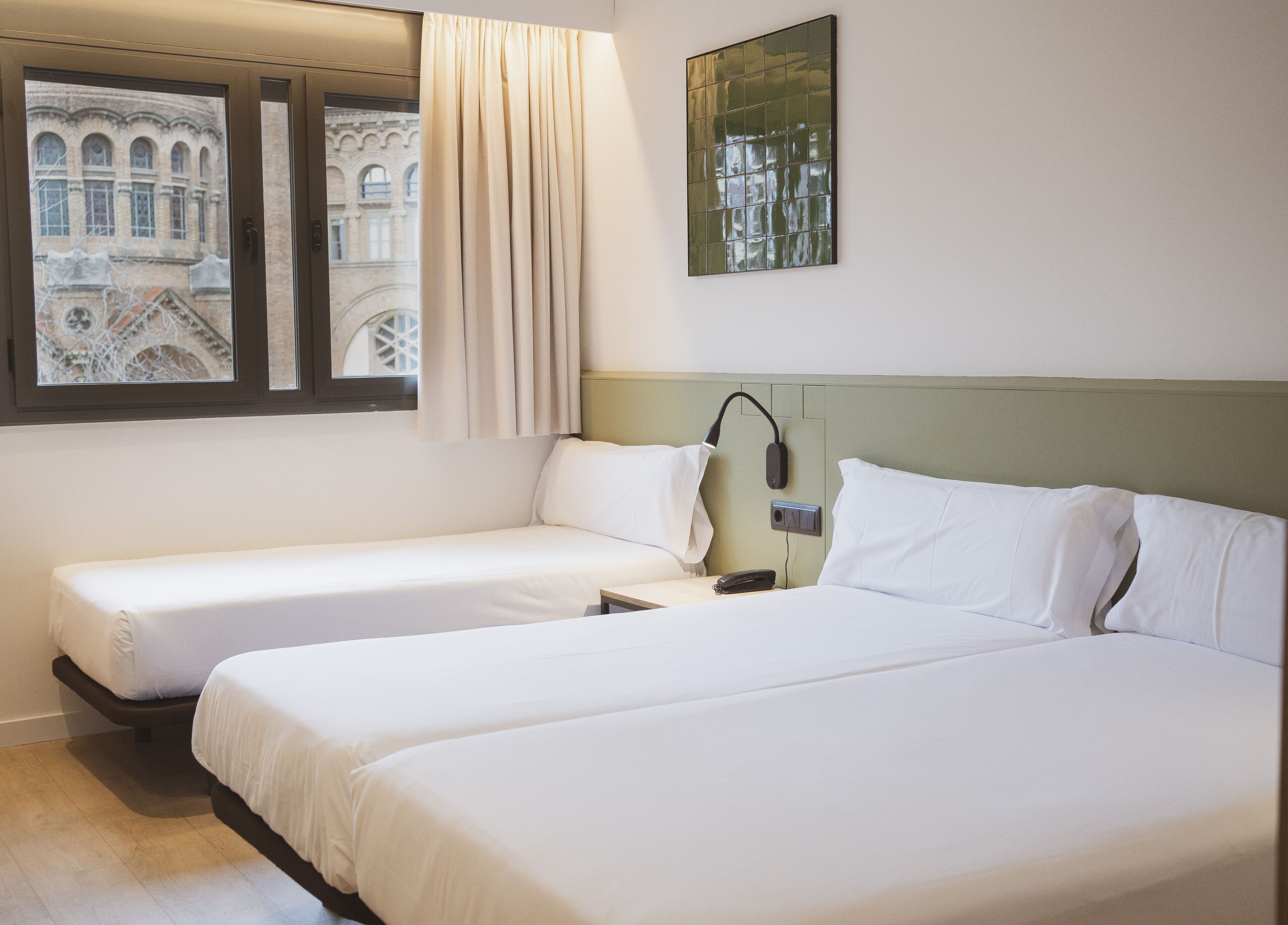 triple room | desk, free wifi, bed sheets