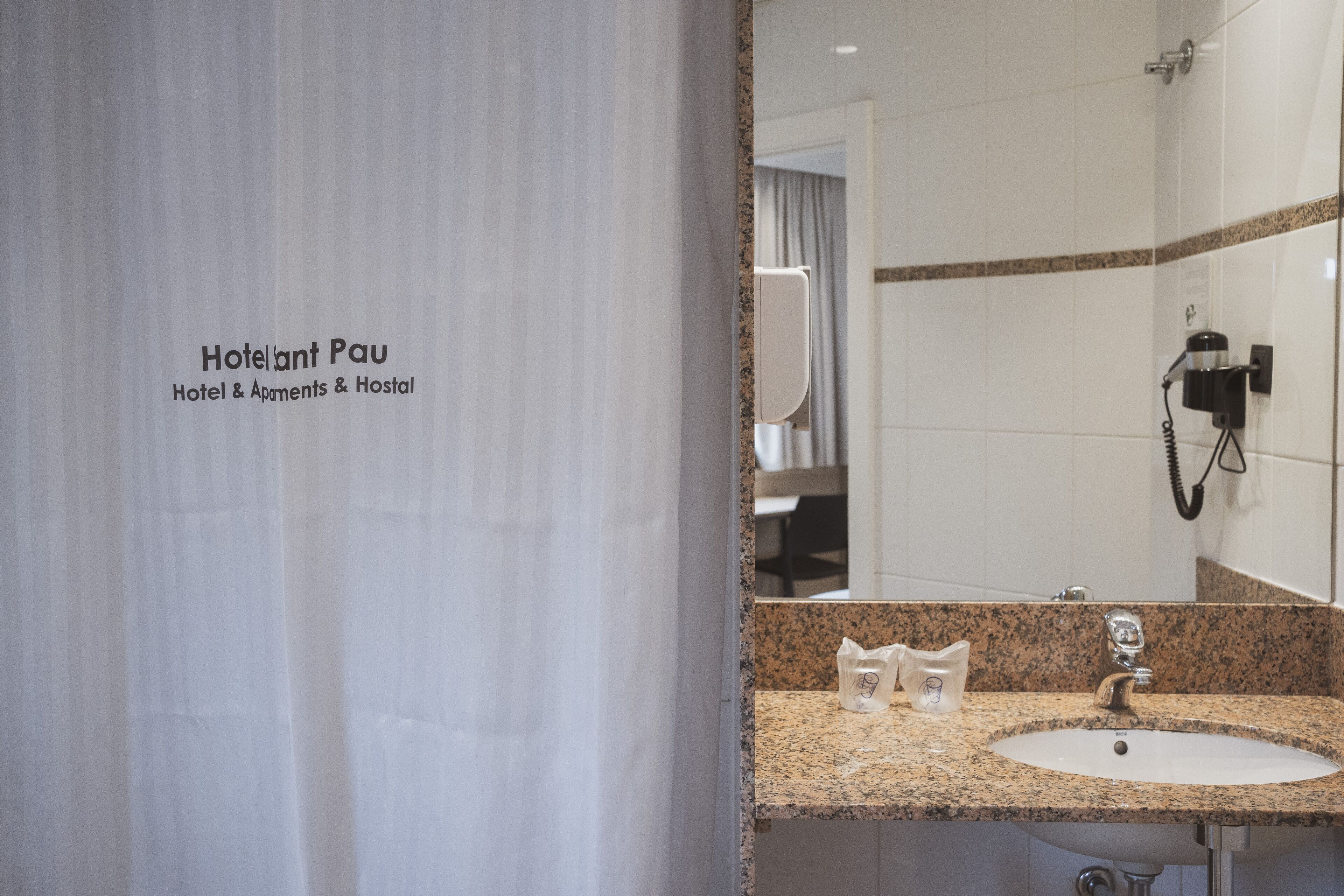 triple room | bathroom | combined shower/bathtub, free toiletries, hair dryer, bidet