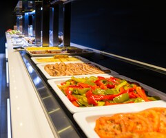 Café da manhã com buffet todos os dias (EUR 11 por pessoa) 