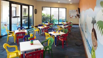 Área de juegos infantiles techada