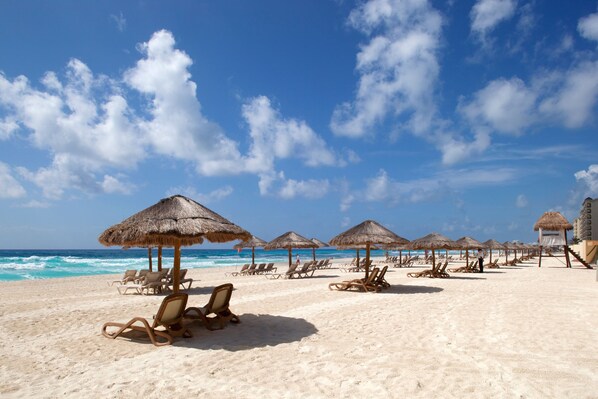 Sur la plage, serviettes de plage