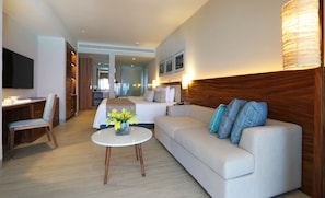 Suite Deluxe, 1 très grand lit et 1 canapé-lit, vue partielle sur l'océan | Vue de la chambre