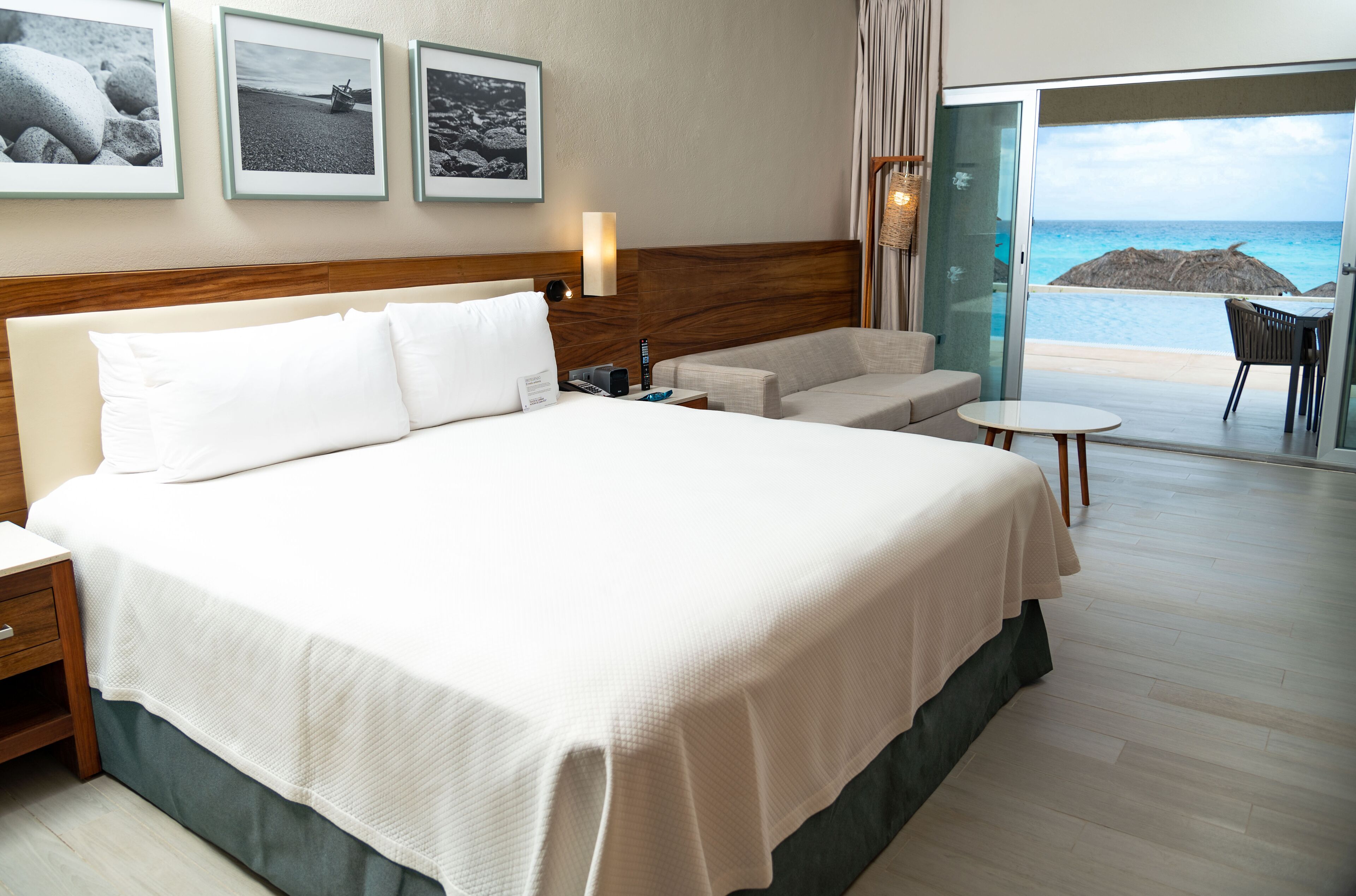 Coffres-forts dans les chambres, fer et planche à repasser, Wi-Fi