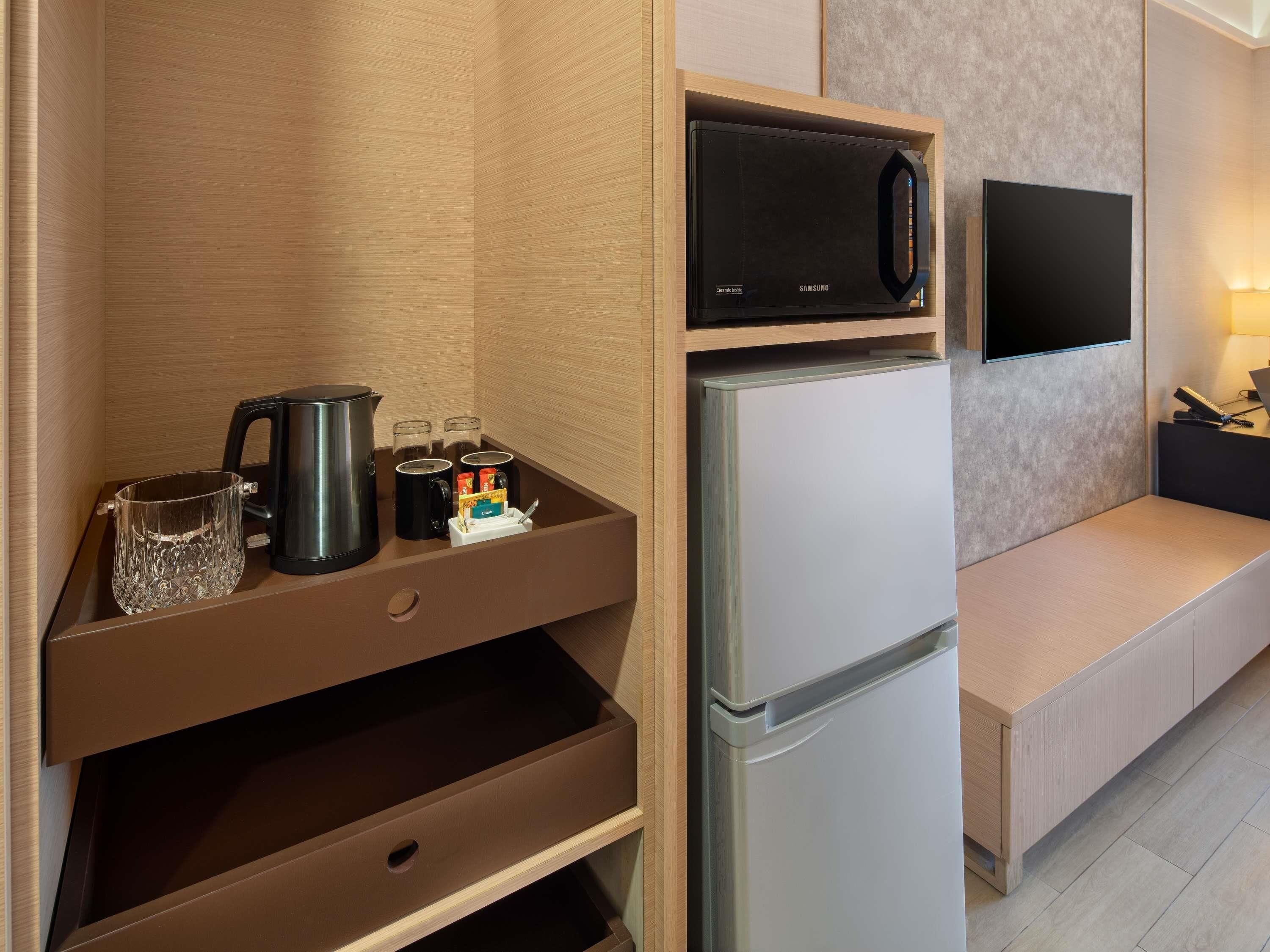 deluxe poolside room, 1 king bed | 1 bedroom, in-room safe, desk, blackout curtains