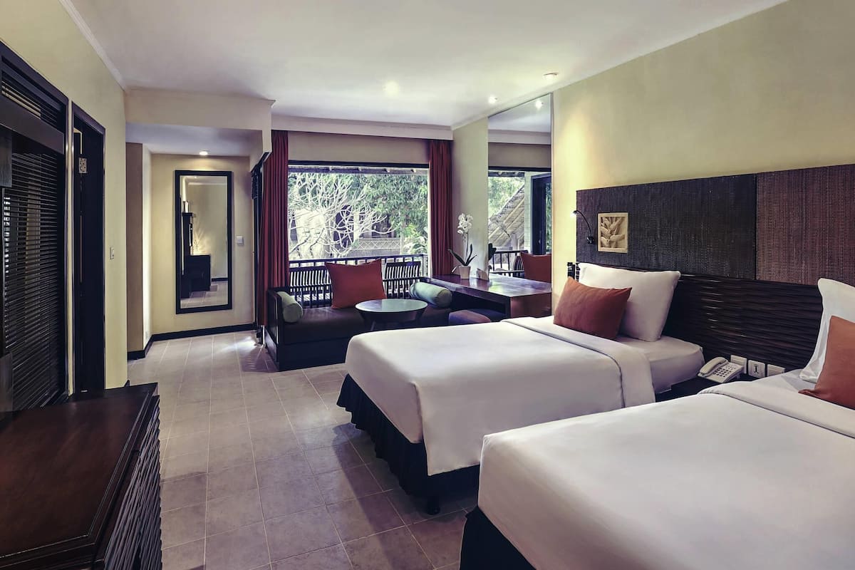 Executive Twin Room, 2 Twin Beds | Minibar, in-room safe, desk, laptop workspace