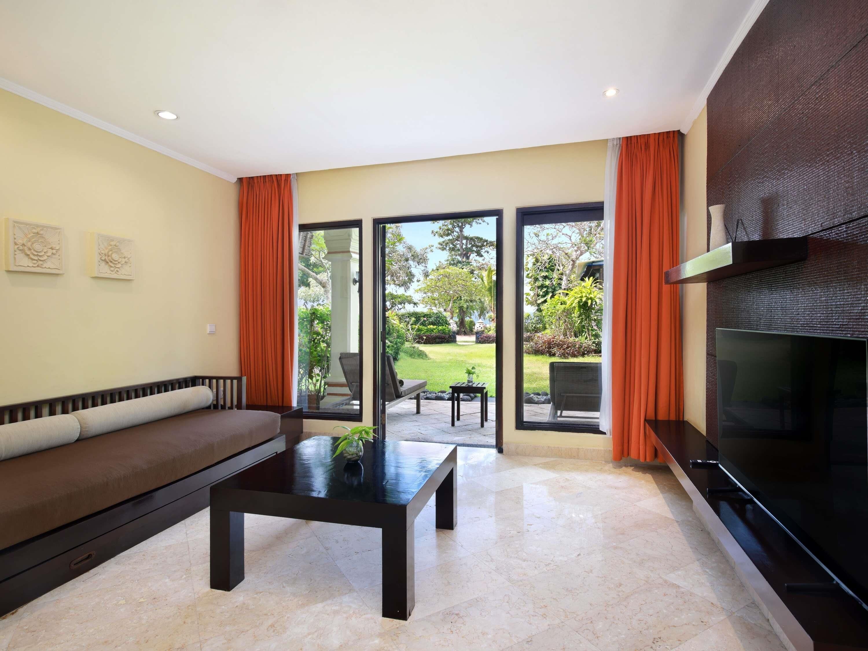 Familienzimmer, 1 King-Bett und Schlafsofa | Minibar, Zimmersafe, Schreibtisch, laptopgeeigneter Arbeitsplatz