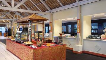Desayuno buffet todos los días (con cargo)