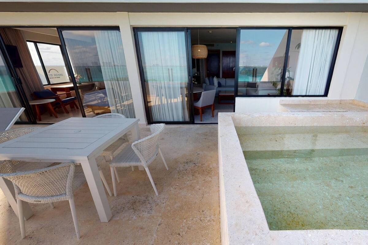 Family Suite with Terrace | Minibar, in-room safe, desk, laptop workspace