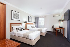 Deluxe Twin Room  | 1 bedroom, minibar, desk, iron/ironing board