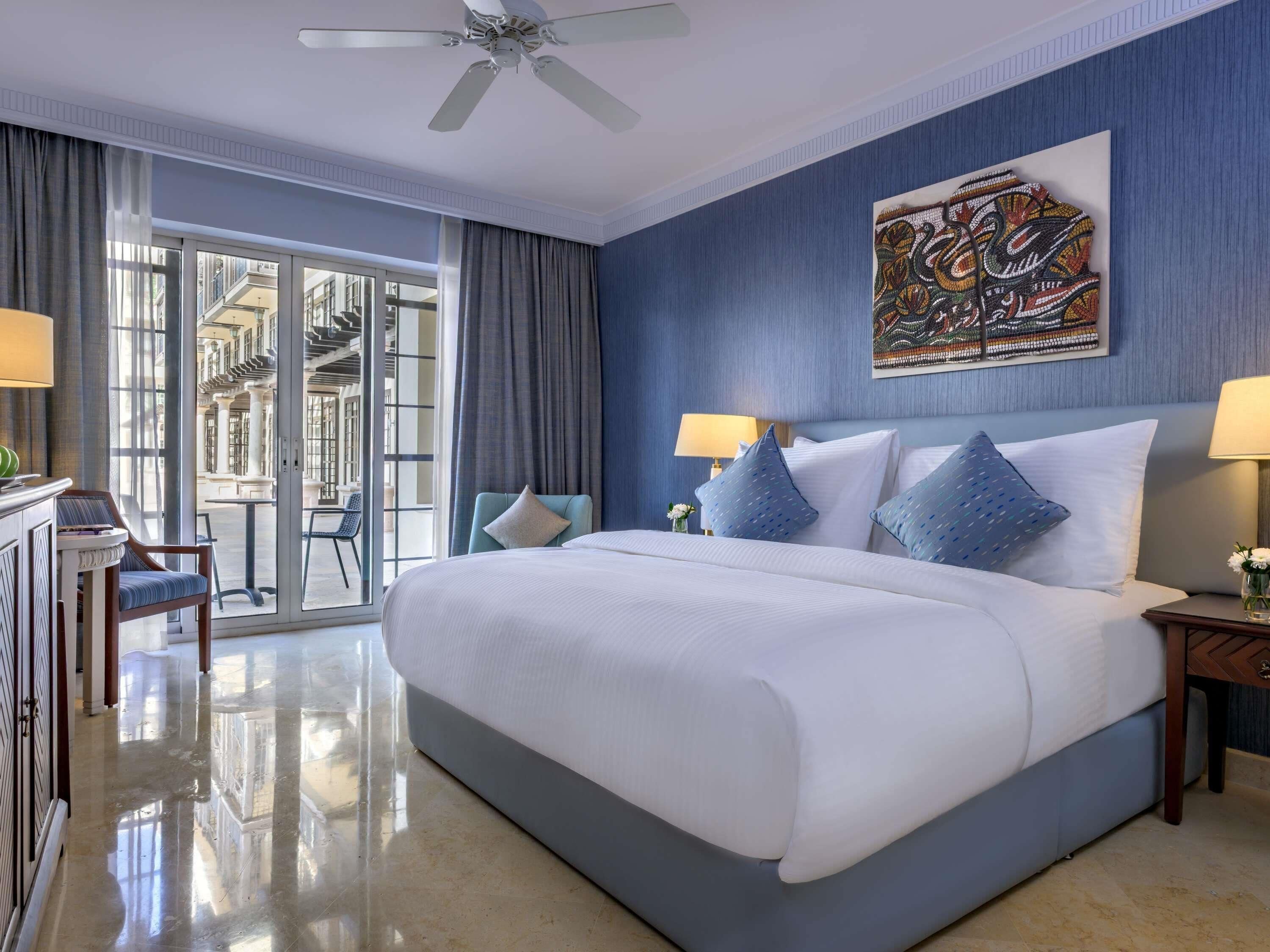 Deluxe Room, 1 King Bed | In-room safe, desk, laptop workspace, blackout curtains