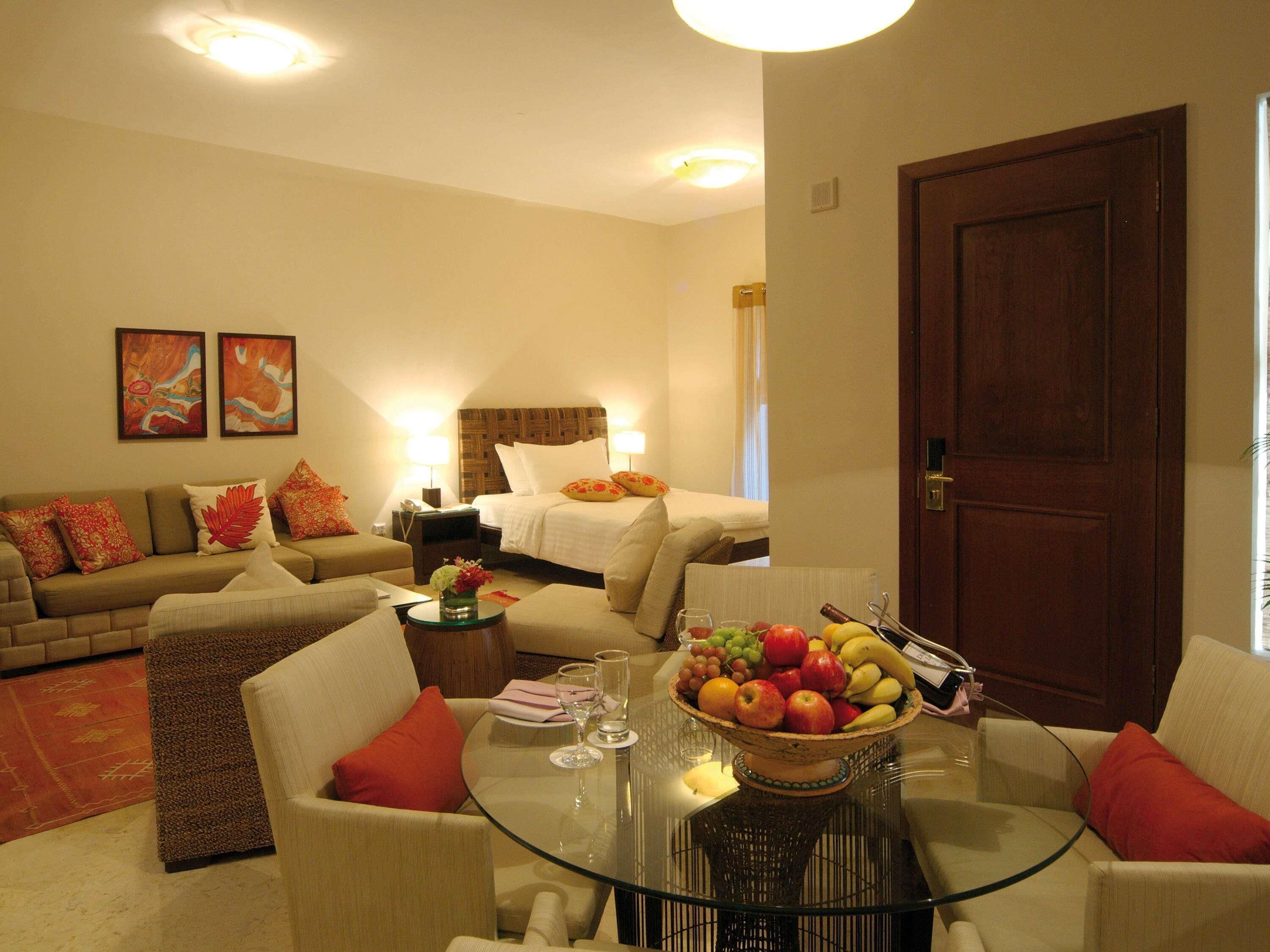 Caja de seguridad en la habitación y escritorio 